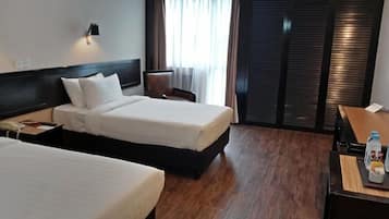 In-room safe, iron/ironing board, free WiFi, alarm clocks