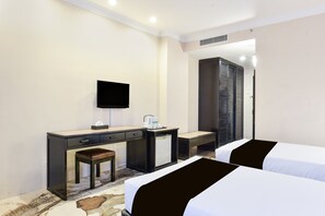 Habitación Deluxe con 2 camas individuales | Caja fuerte, tabla de planchar con plancha, wifi gratis y despertador