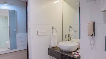 Suite | Bathroom | Shower, hair dryer, bathrobes, slippers
