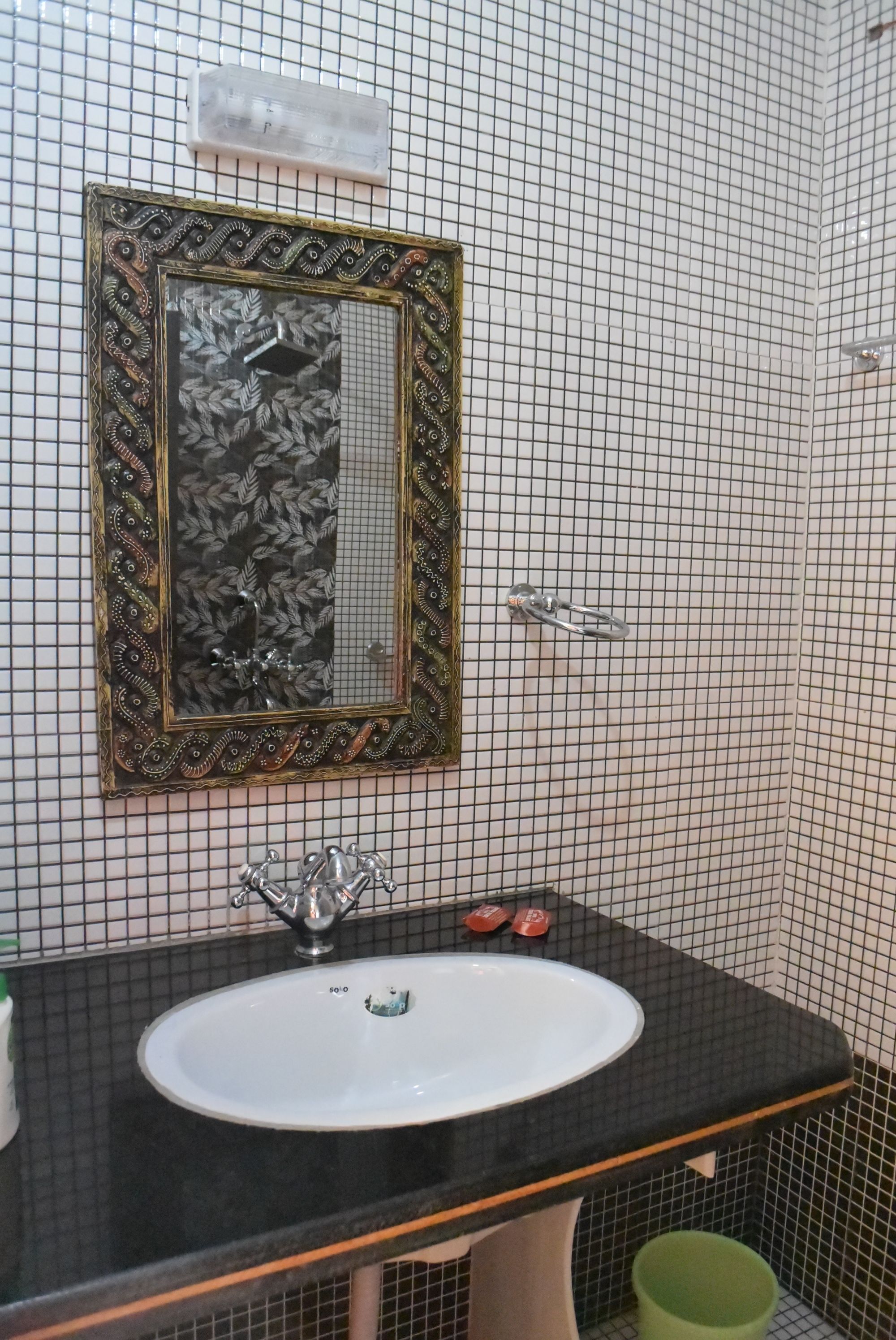 shower, free toiletries, bidet, towels