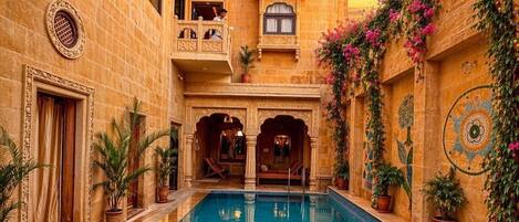 Outdoor pool, open 9:00 AM to 8:00 PM, pool loungers