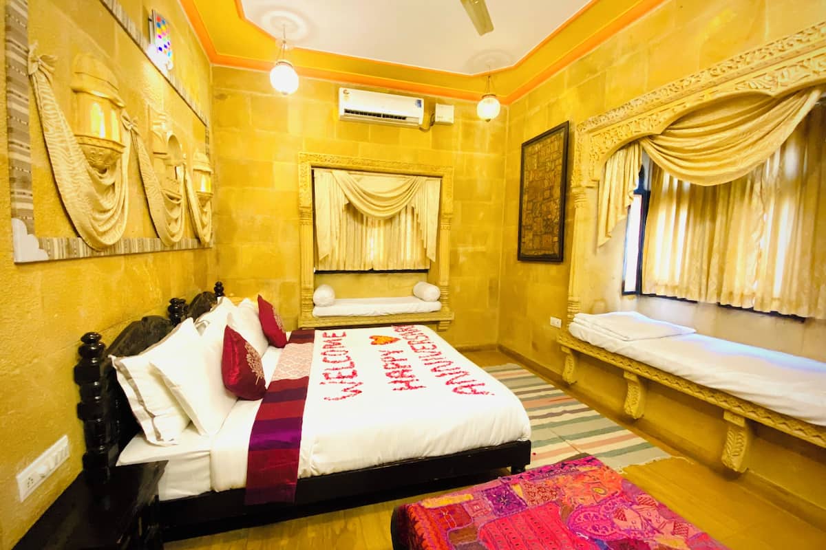 deluxe suite | 1 bedroom, premium bedding, down duvets, in-room safe