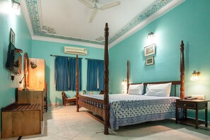 Super Deluxe | Premium bedding, memory foam beds, desk, blackout drapes - Anuraag Villa (Jaipur)