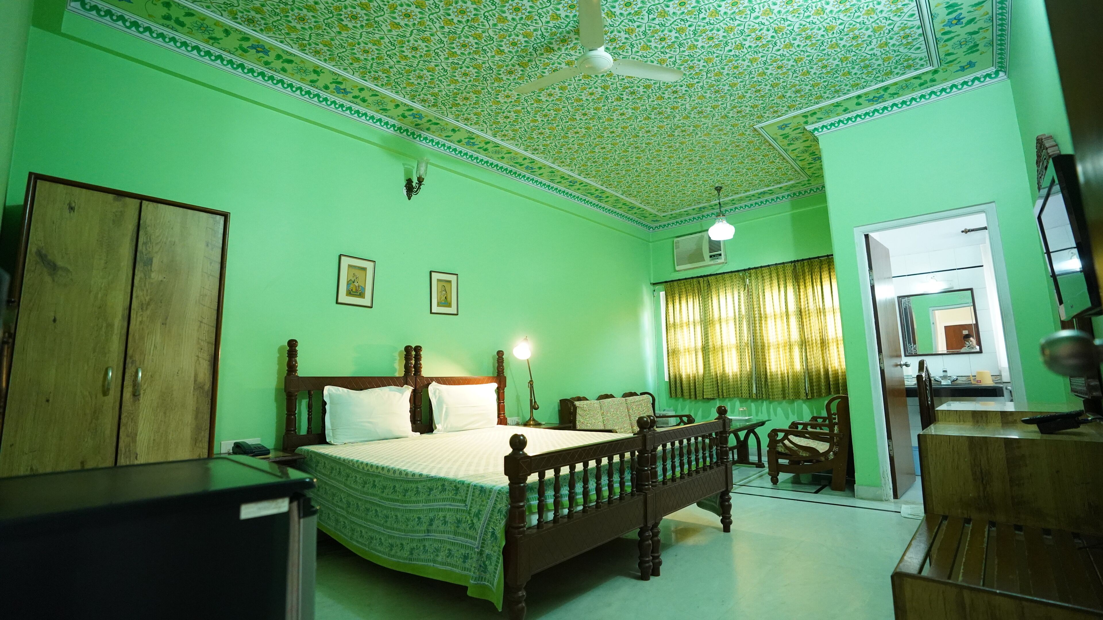 super deluxe studio  | 1 bedroom, premium bedding, memory-foam beds, desk