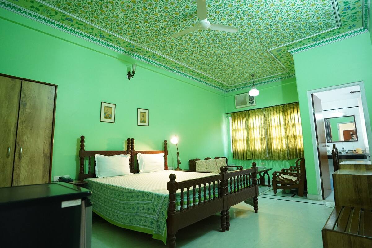 super deluxe studio  | 1 bedroom, premium bedding, memory-foam beds, desk