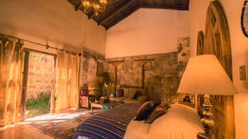 Coffres-forts dans les chambres, décoration personnalisée, bureau