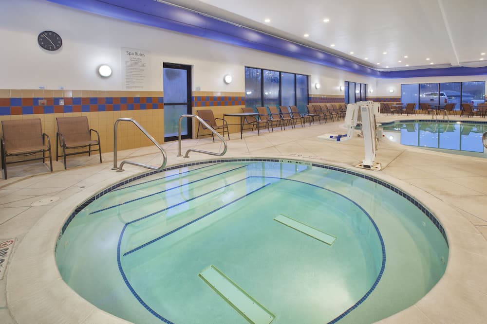 luxury hotels in Weirton