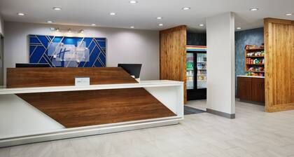 Holiday Inn Express & Suites Wheeling by IHG