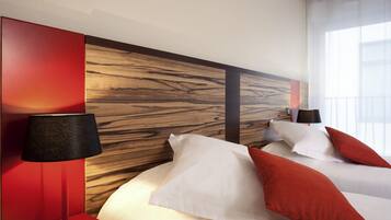 Estúdio, 2 camas de solteiro | Cofres nos quartos, escrivaninha, espaço de trabalho para notebook