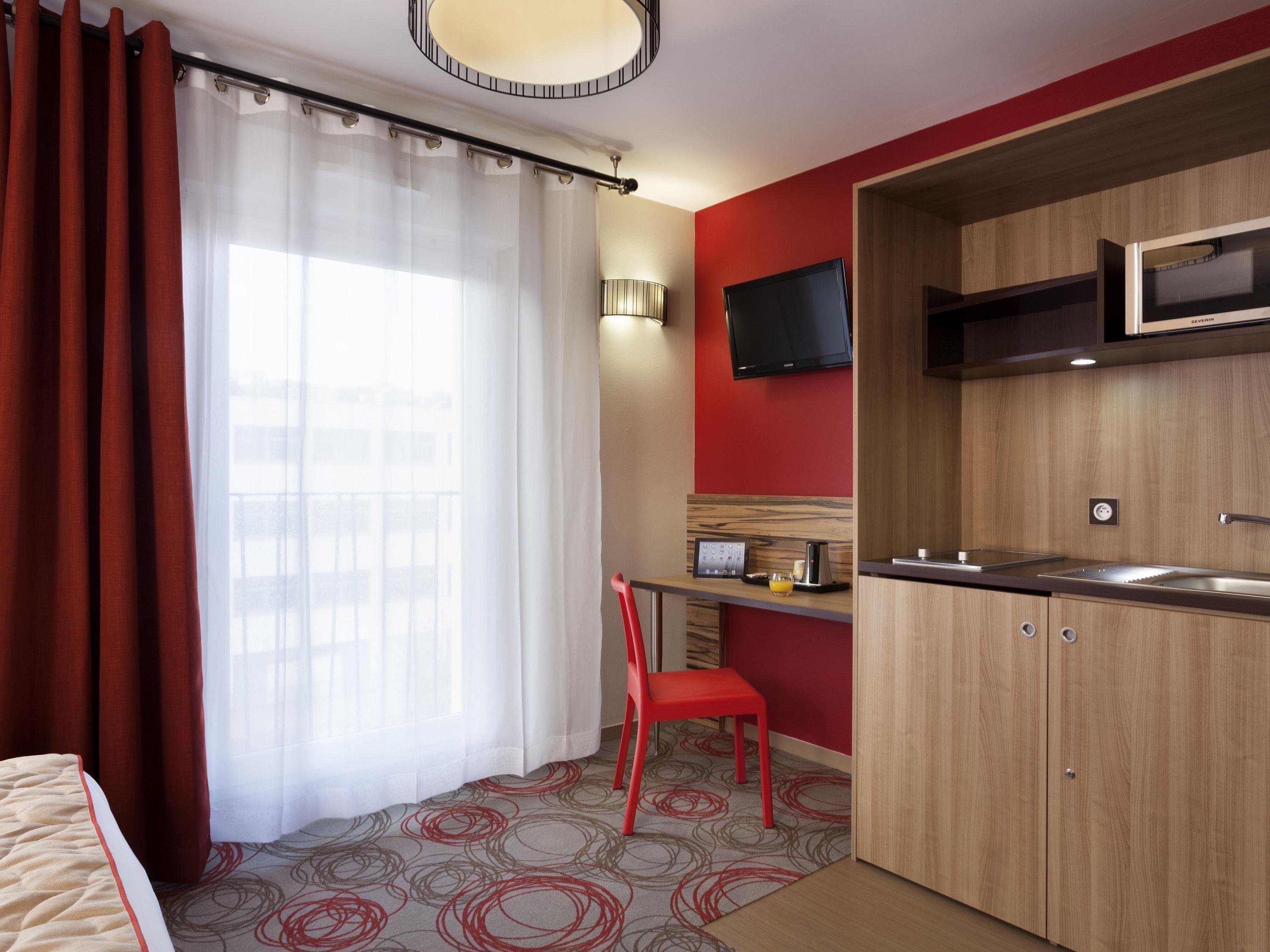 In-room safe, desk, laptop workspace, soundproofing