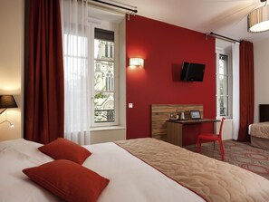 Studio Triple | In-room safe, desk, laptop workspace, soundproofing