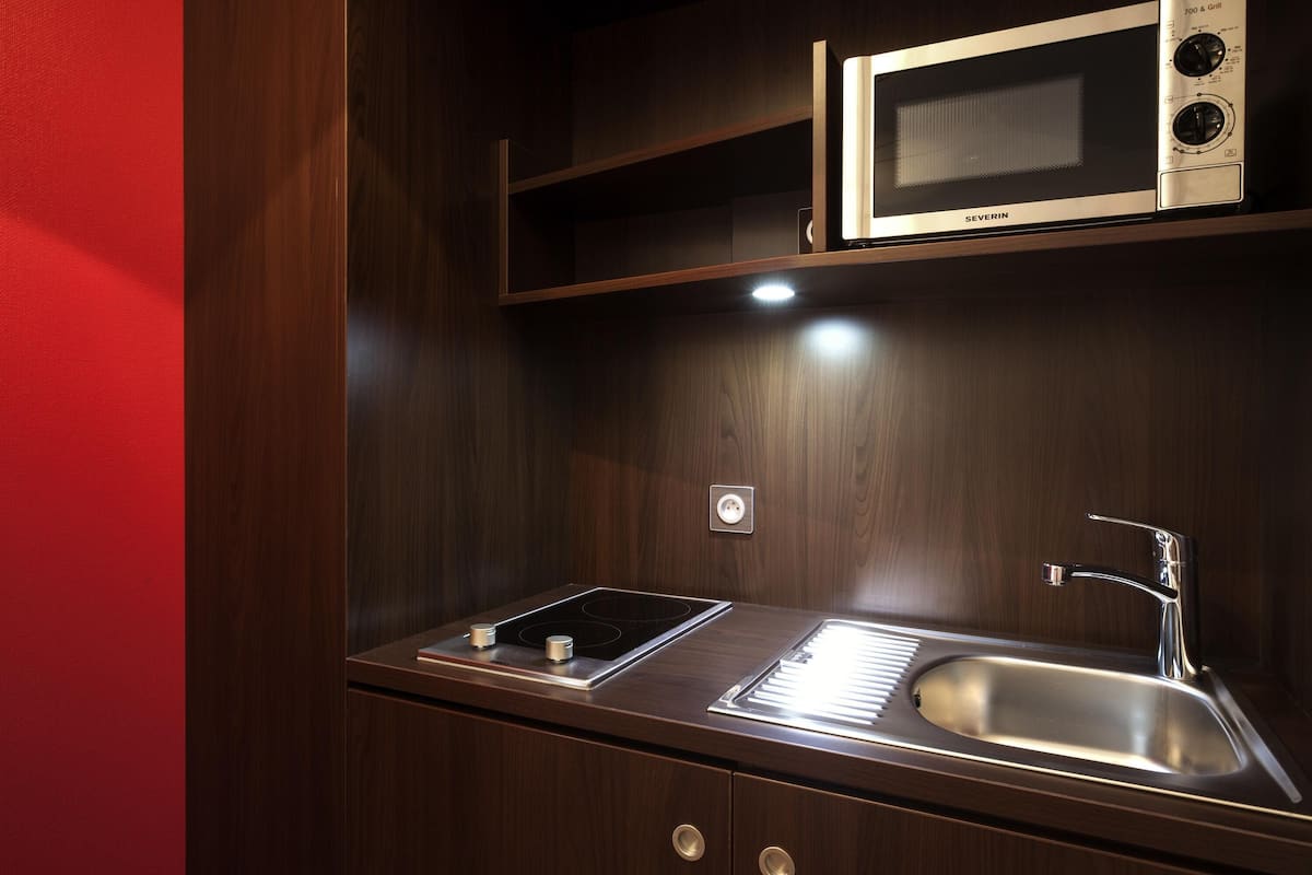 in-room safe, desk, laptop workspace, soundproofing