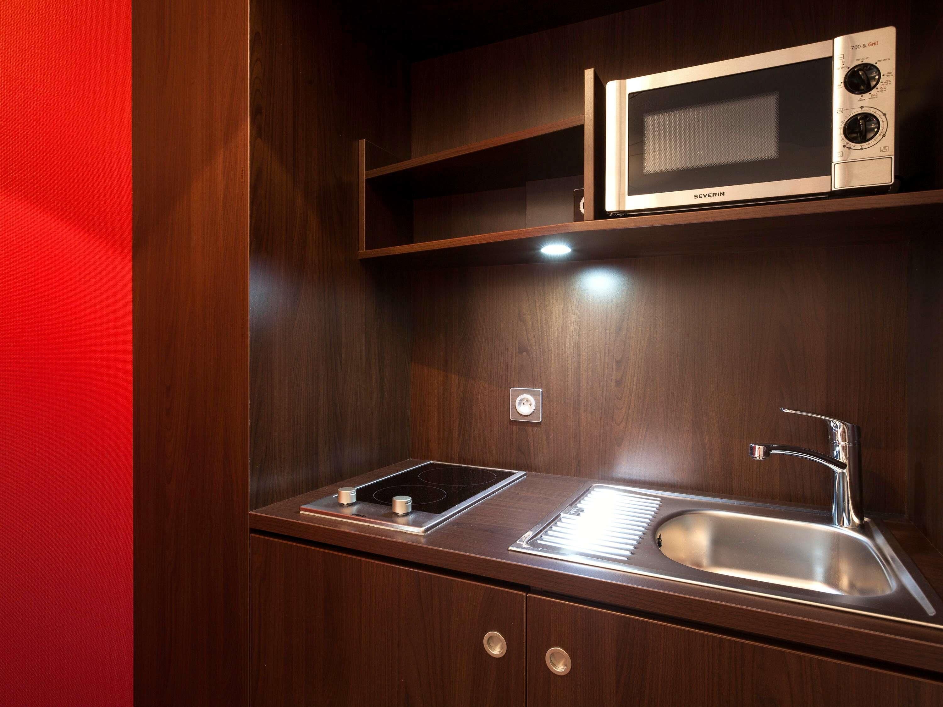 In-room safe, desk, laptop workspace, soundproofing