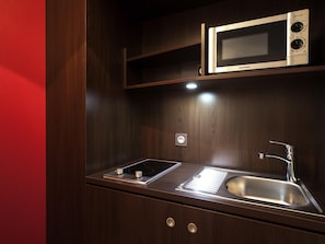 In-room safe, desk, laptop workspace, soundproofing