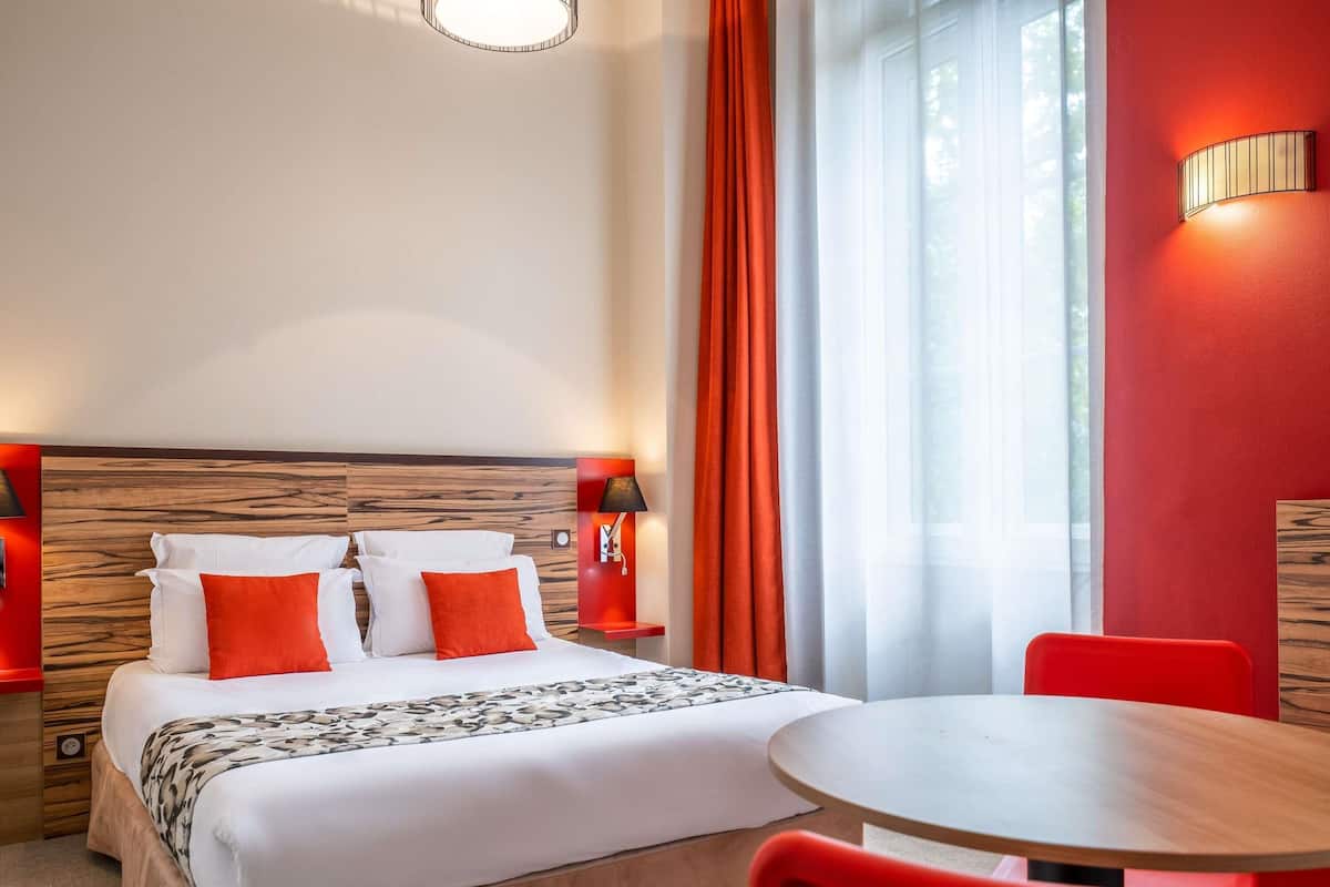 Coffre-fort, bureau, espace de travail pour ordinateurs portables