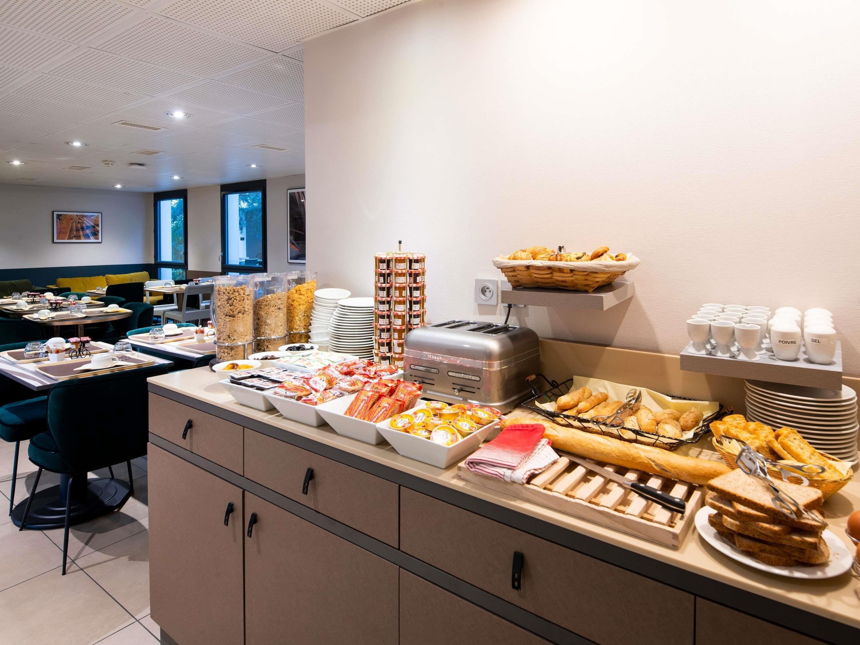 每日供應吃到飽早餐 (每人 EUR15)