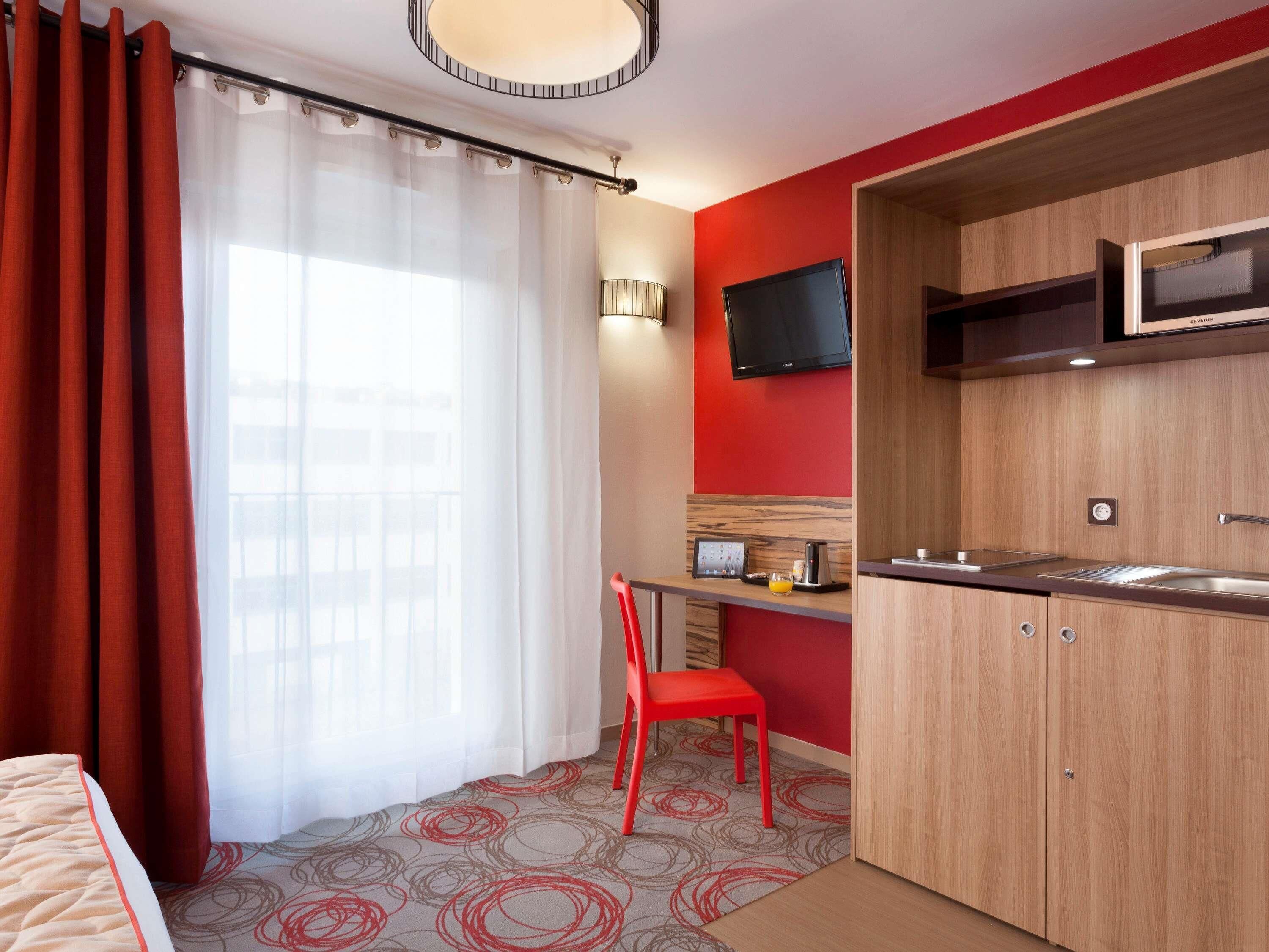 In-room safe, desk, laptop workspace, soundproofing