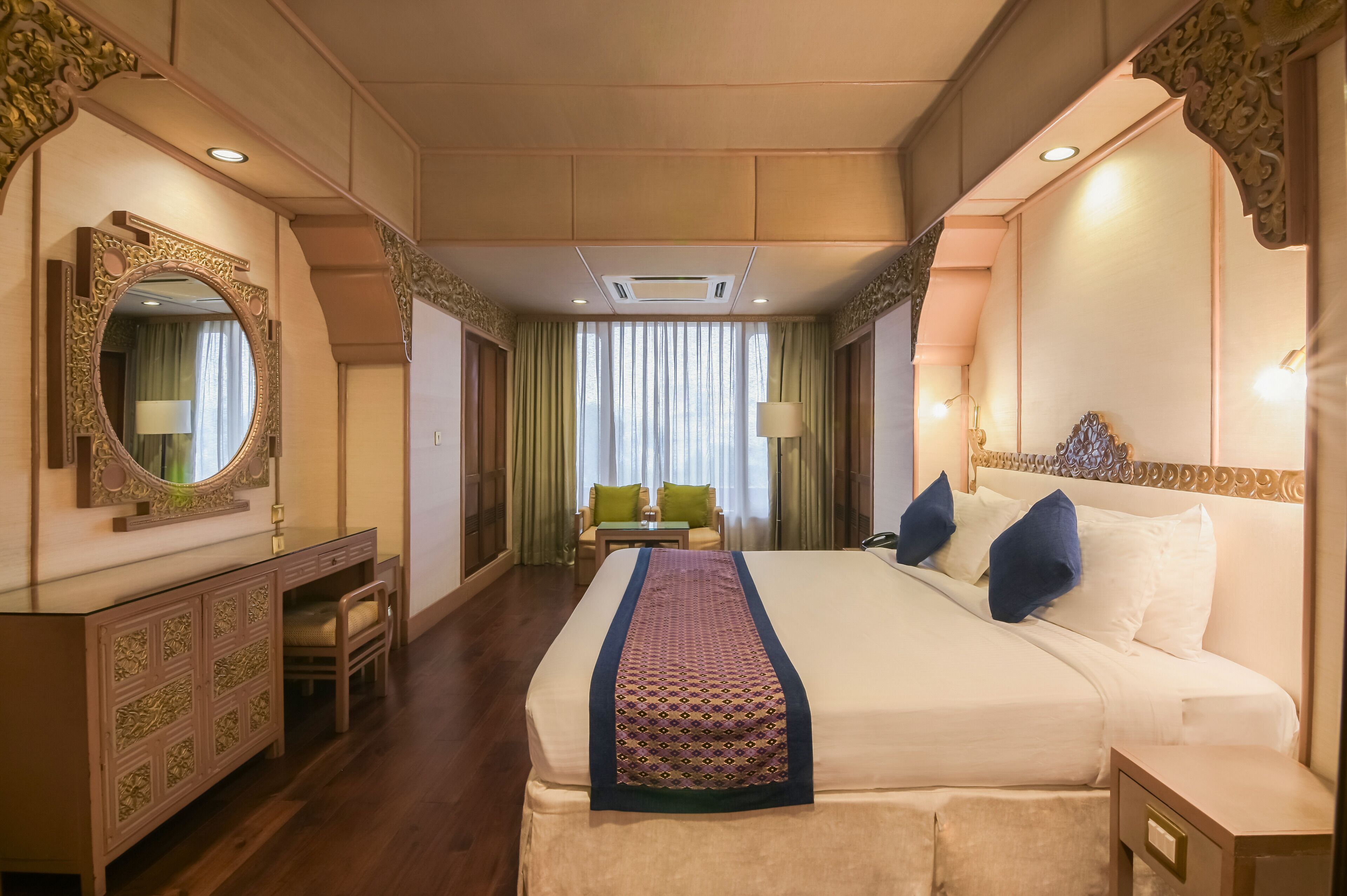 Tibetan Presidential Suite | Premium bedding, minibar, in-room safe, desk