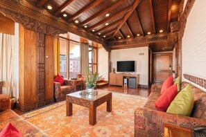 Newari Presidential Suite | Living area