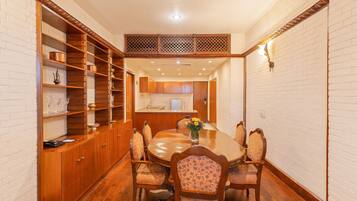 Newari Presidential Suite | Dining room
