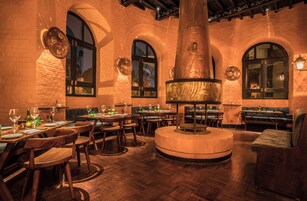 3 restaurantes, se sirve desayuno 