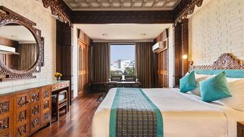 Newari Presidential Suite | Premium bedding, minibar, in-room safe, desk