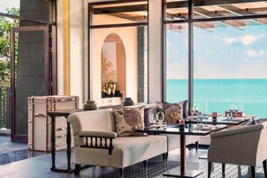 2 restaurants, lunch, dinner served; international cuisine 