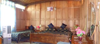 Alif Laila Group of Houseboats