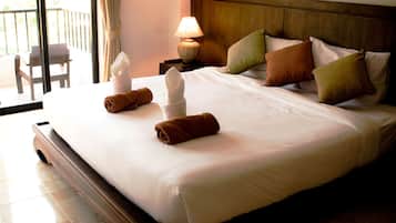 Quarto casal standard, vista para o jardim | Roupas de cama antialérgicas, frigobar, cofres nos quartos, escrivaninha