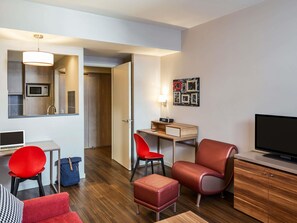 公寓, 1 間臥室 | 客房內保險箱、書桌、筆電工作空間、遮光布/窗簾