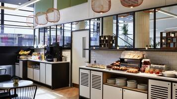 Daily to-go breakfast (GBP 16.50 per person)