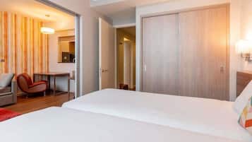 Departamento, 1 habitación | Caja de seguridad en la habitación y escritorio