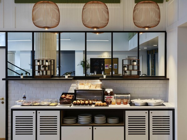 Daily to-go breakfast (GBP 16.50 per person)