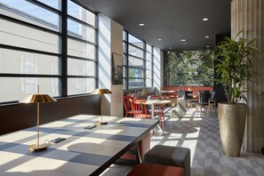 Coin salon dans le hall
