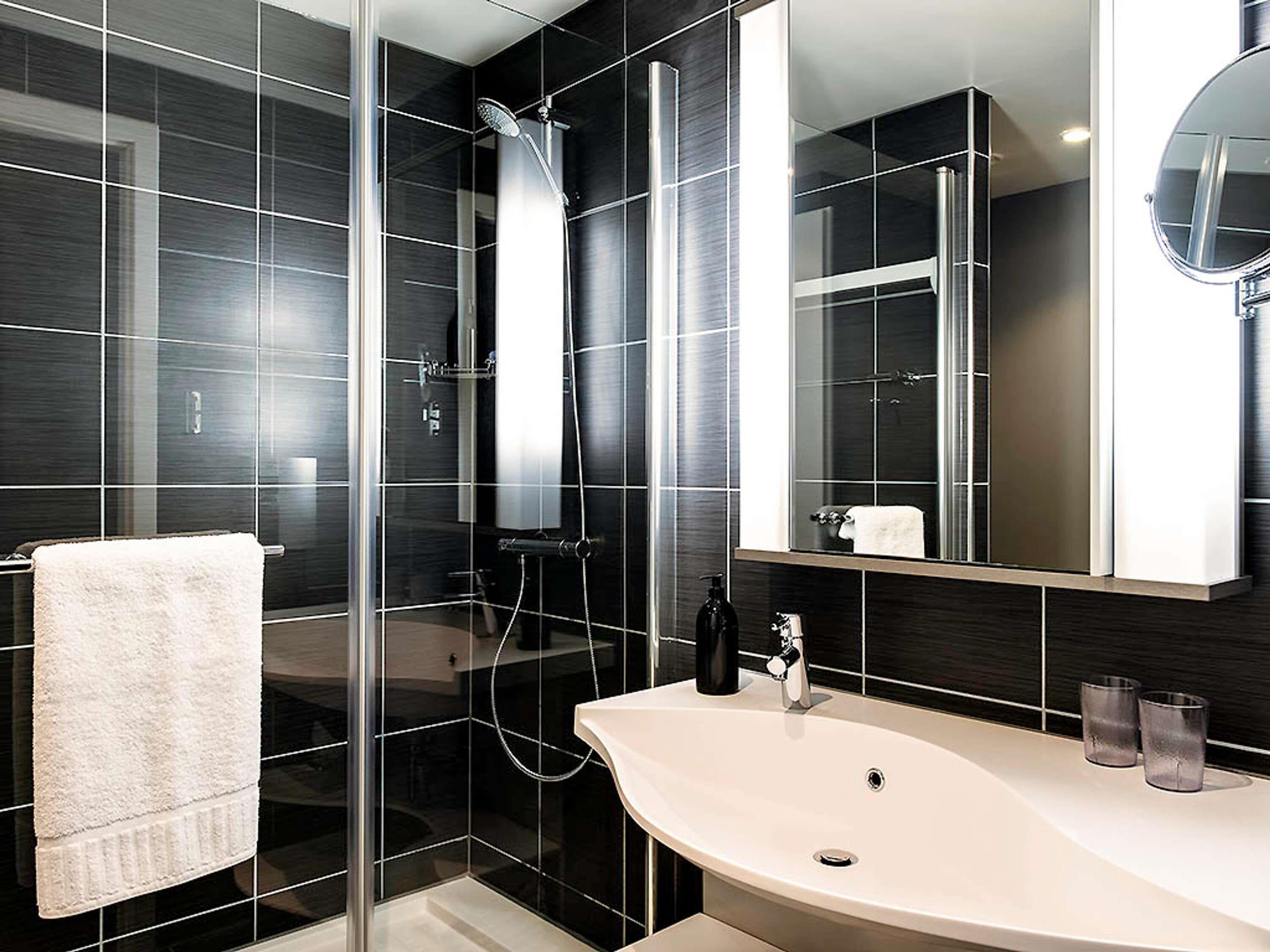 Studio, 1 Double Bed | In-room safe, desk, laptop workspace, blackout drapes