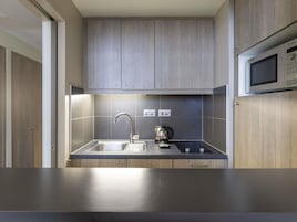 Studio, 1 Double Bed | In-room safe, desk, laptop workspace, blackout drapes