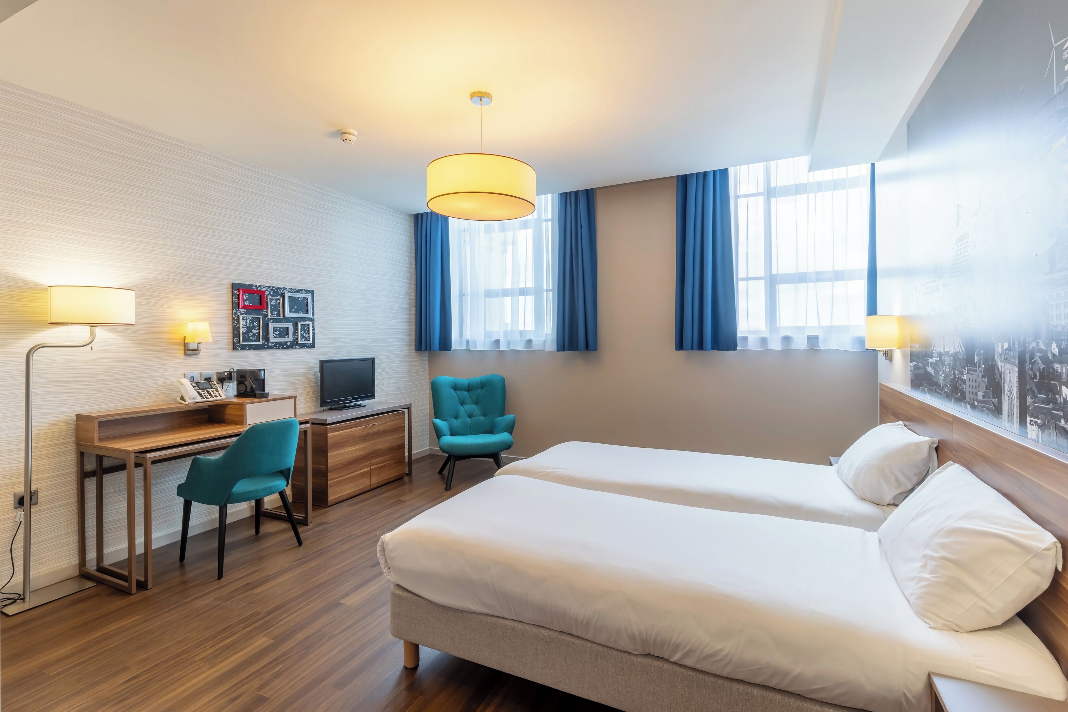 Studio, 2 lits une place | Coffres-forts dans les chambres, bureau