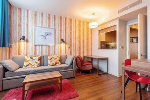 公寓, 1 間臥室 | 客房內保險箱、書桌、筆電工作空間、遮光布/窗簾