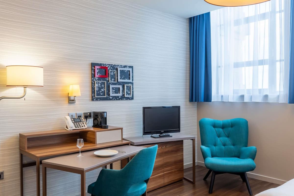Studio, 2 Single Beds