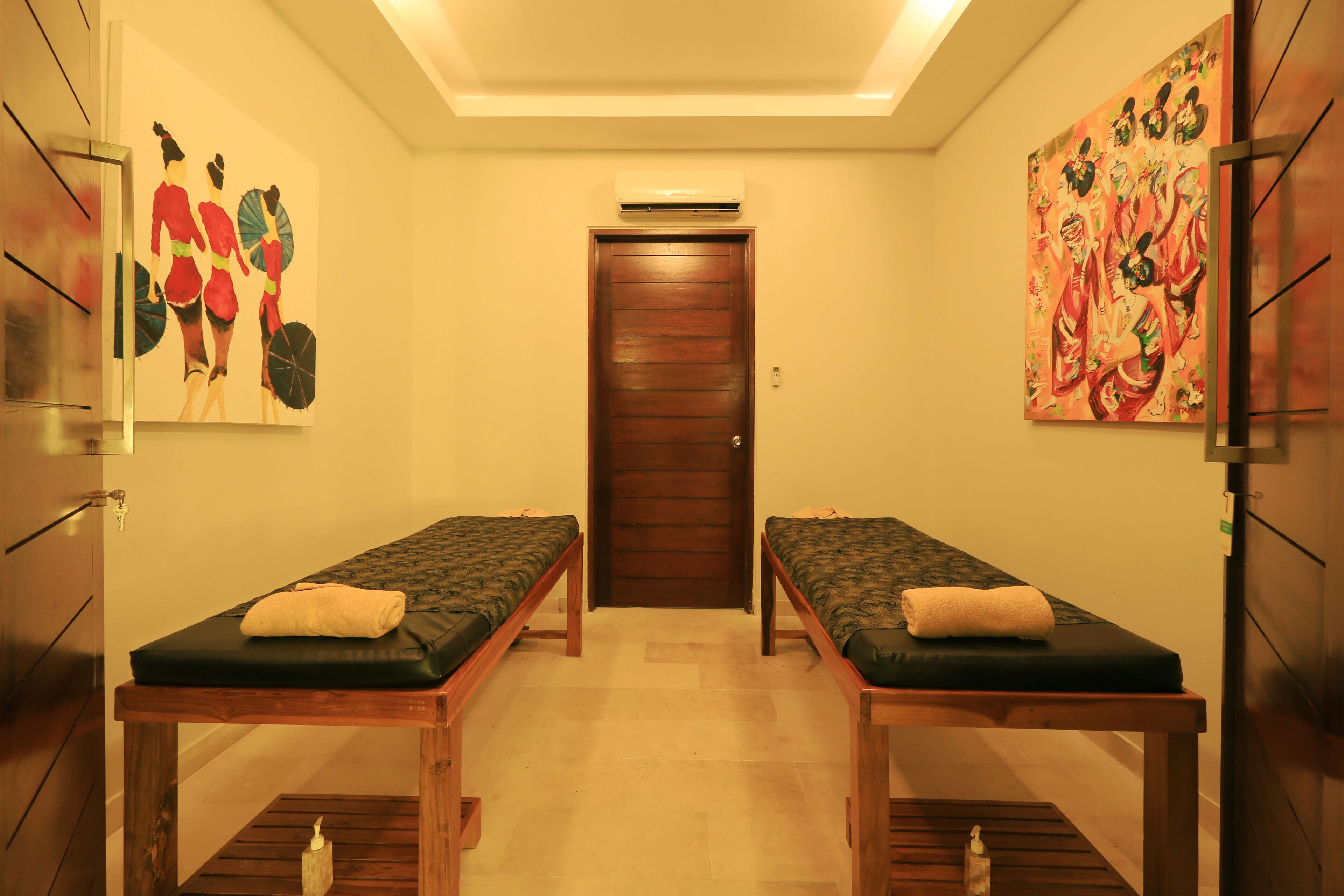 couples treatment room(s), hot tub, body treatments, aromatherapy