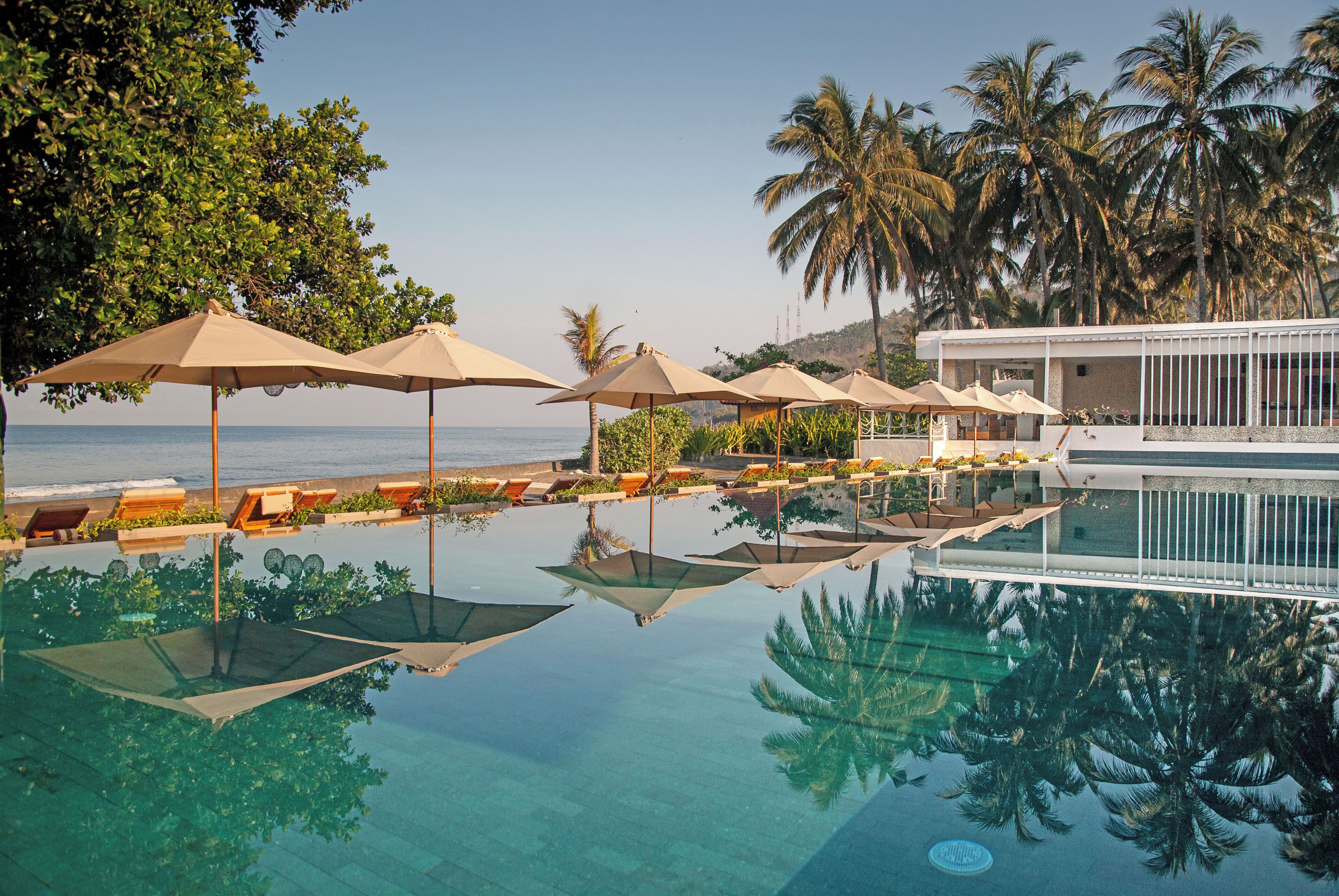 Utendørsbasseng og bassengparasoller