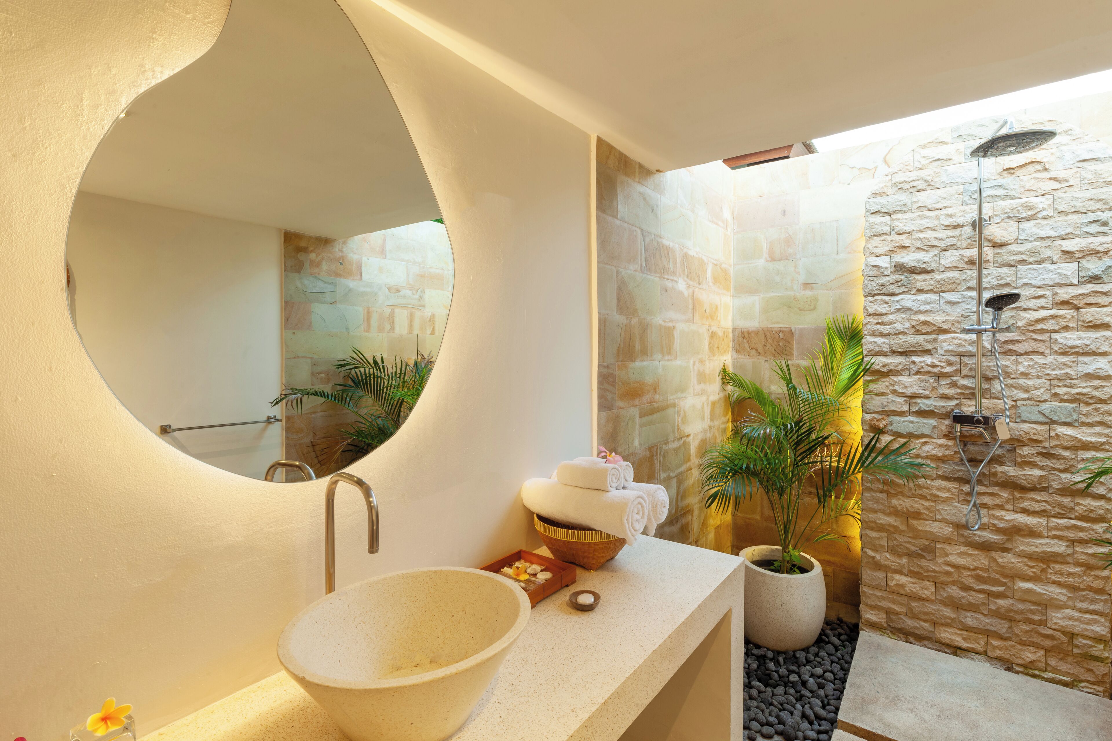 deluxe villa, 1 king bed, ocean view | bathroom | shower, free toiletries, hair dryer, slippers