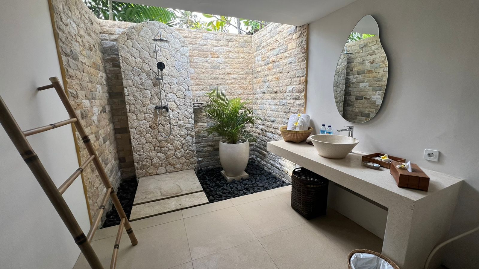 shower, free toiletries, hair dryer, slippers