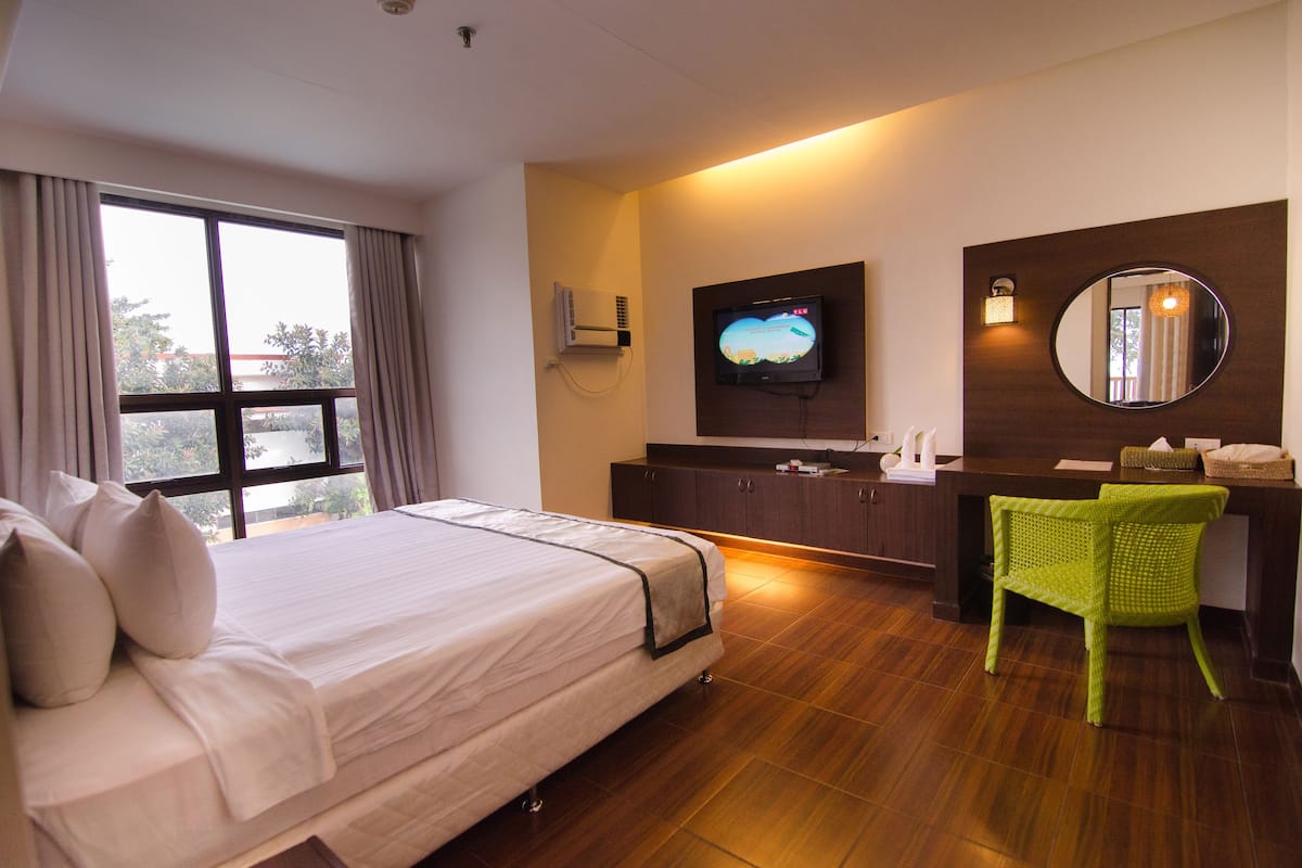 Suite | 1 habitación, decoración personalizada, muebles diferentes y escritorio
