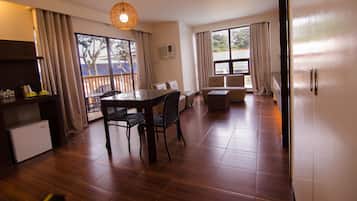 Suite | Living area | 32-inch LCD TV with cable channels, TV