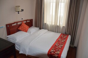 デラックス シングルルーム | デスク、防音設備、WiFi (無料)、ベッドシーツ