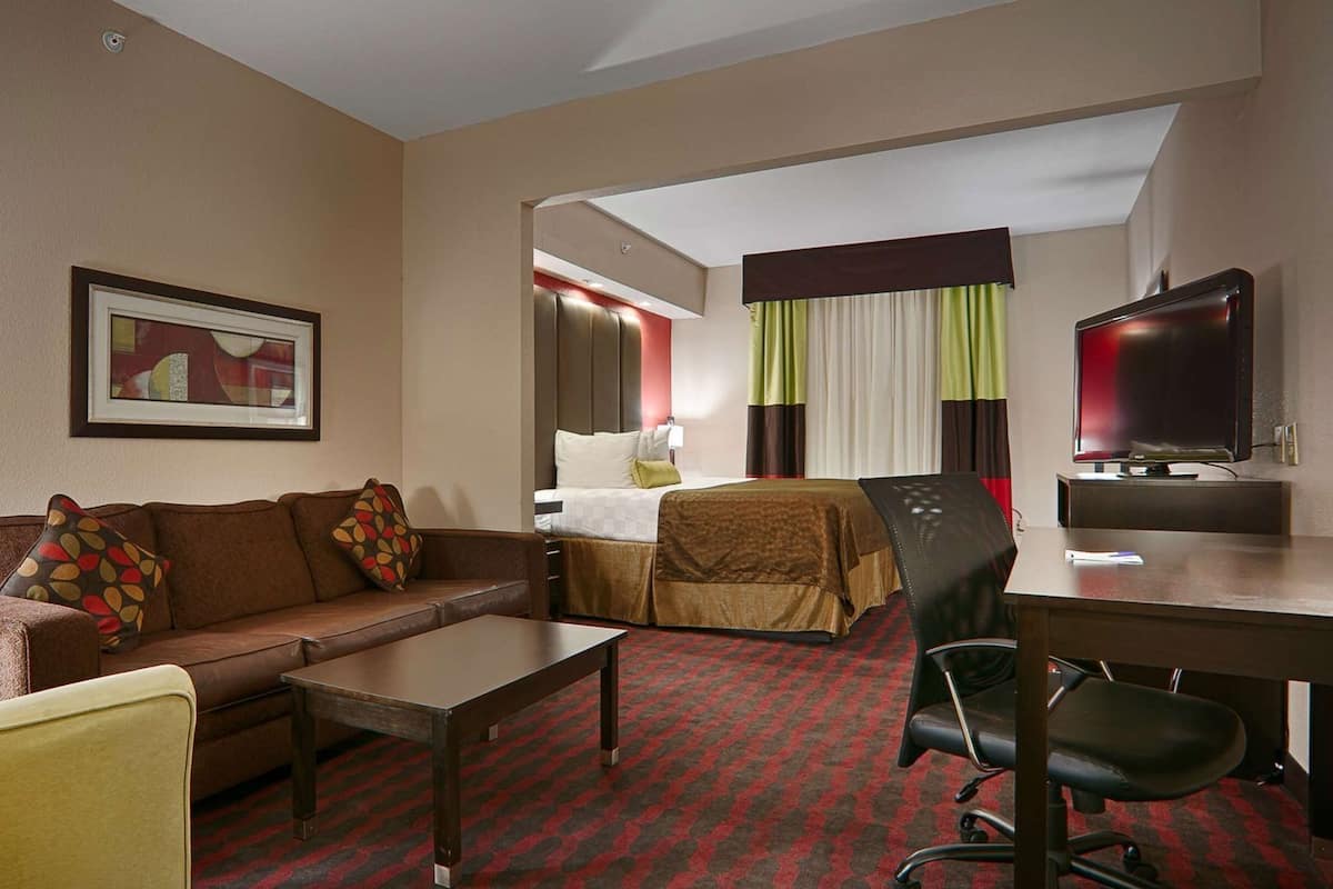 In-room safe, desk, iron/ironing board, WiFi