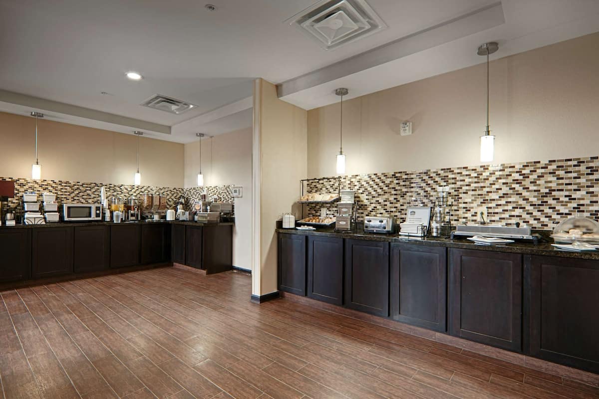 free daily full breakfast