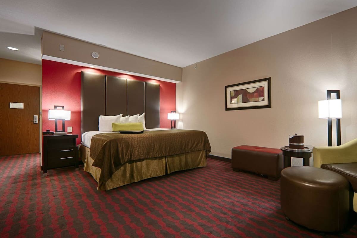 In-room safe, desk, iron/ironing board, WiFi