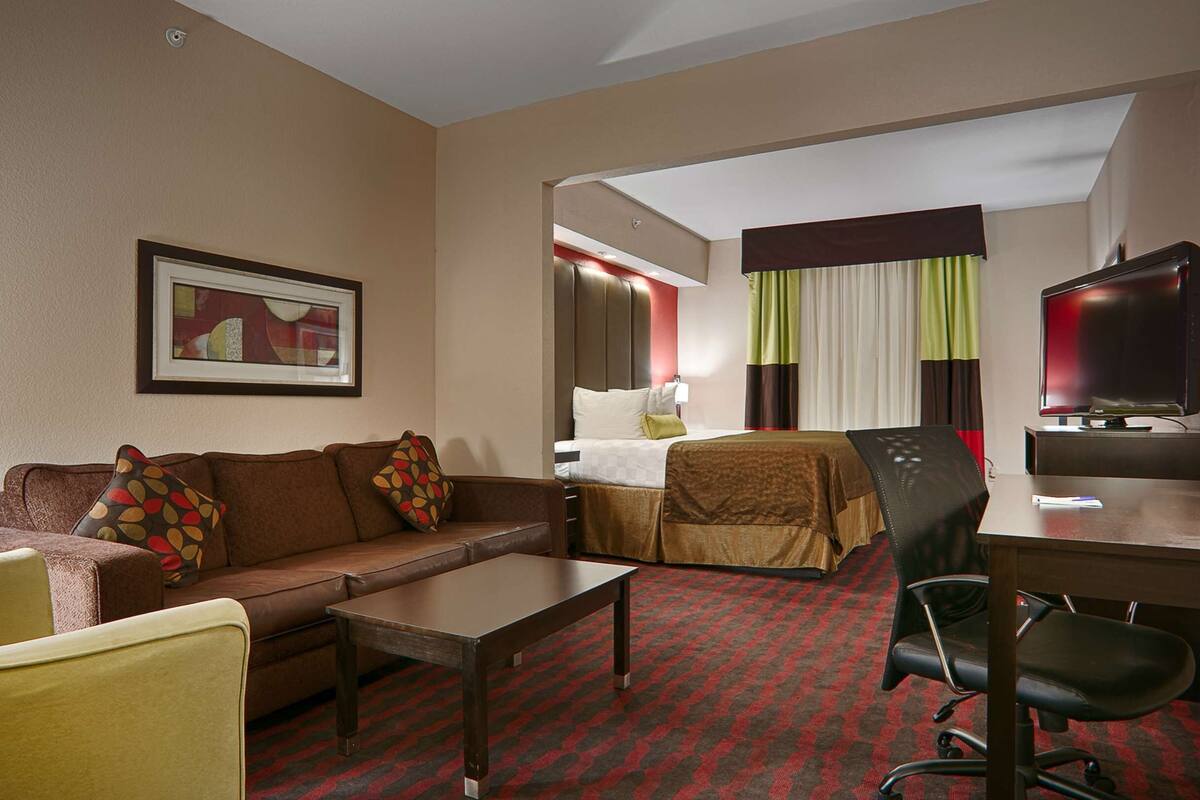 in-room safe, desk, iron/ironing board, wifi